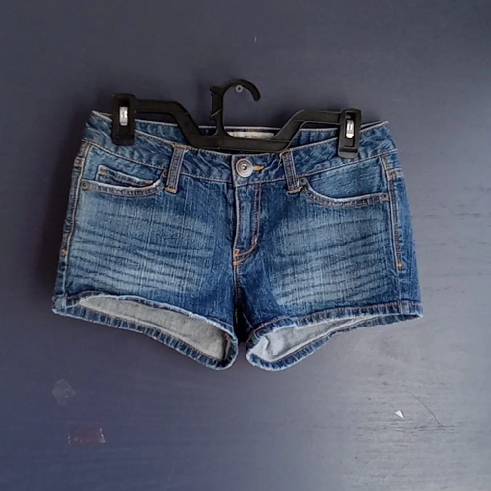 Aeropostale original distressed mini jean shorts size 3/4 - Picture 1 of 6